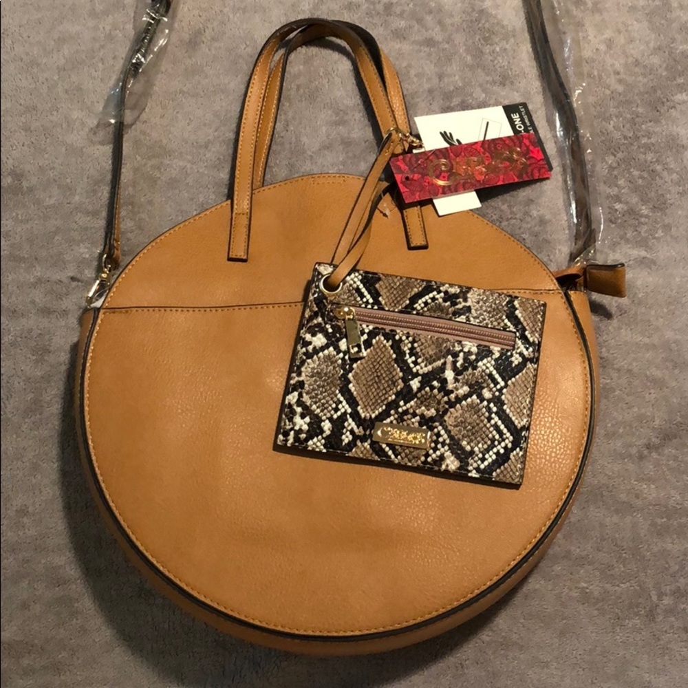 Chic Crossbody Bag from Carlos Santana / Tan